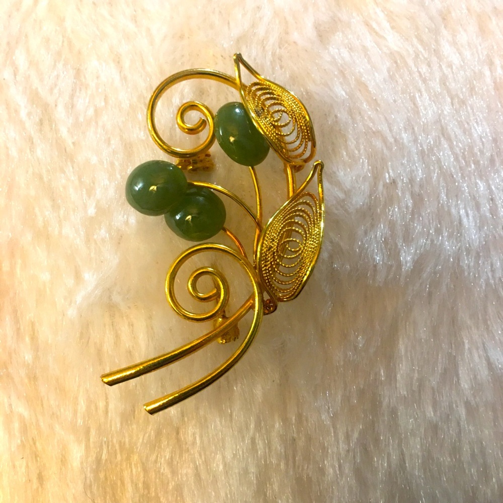 Vintage foliage pin